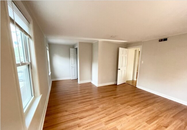 Building Photo - 103 Buttonwood St