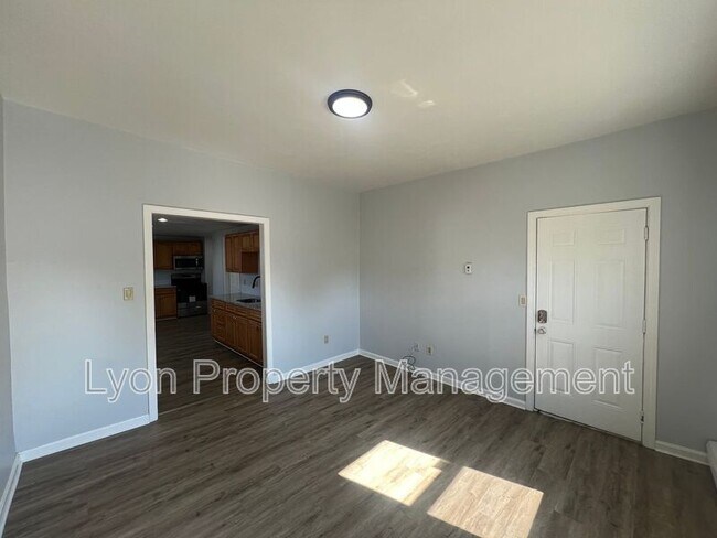 Foto del edificio - 12 Clark Ct