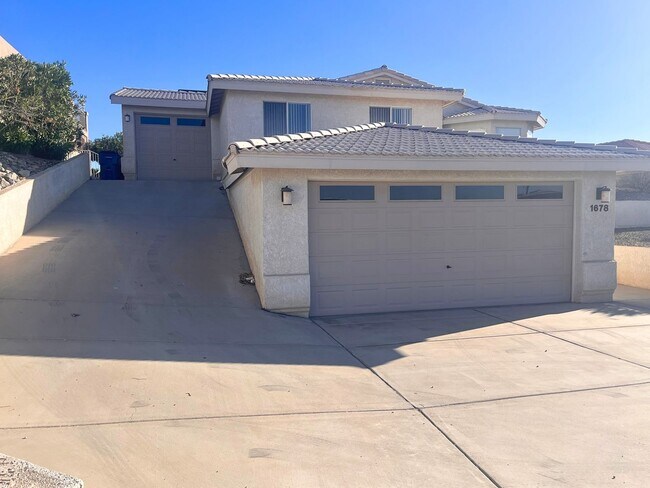 Foto del edificio - Unfurnished Long Term Pool Home