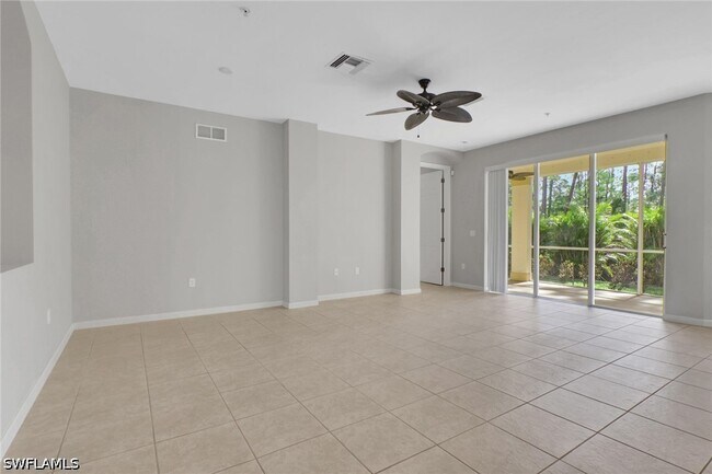 Foto del edificio - 7844 Clemson St