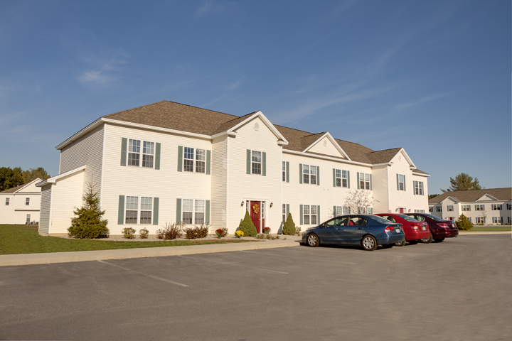 Primary Photo - Kingswood Village Apartments