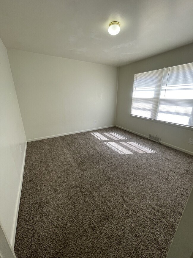 Foto del edificio - 2-Bedroom, 1 Bathroom Apartment Available ...