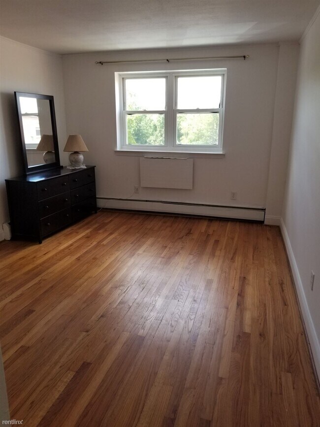 70 Farmington Ave, New London, CT 06320 Condo for Rent in New London