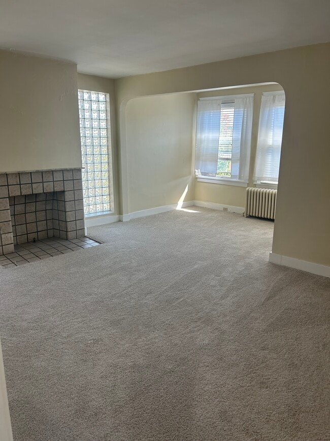 Living room - 927 Jancey St