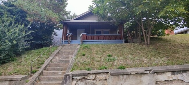 Building Photo - 916 Linden Ave