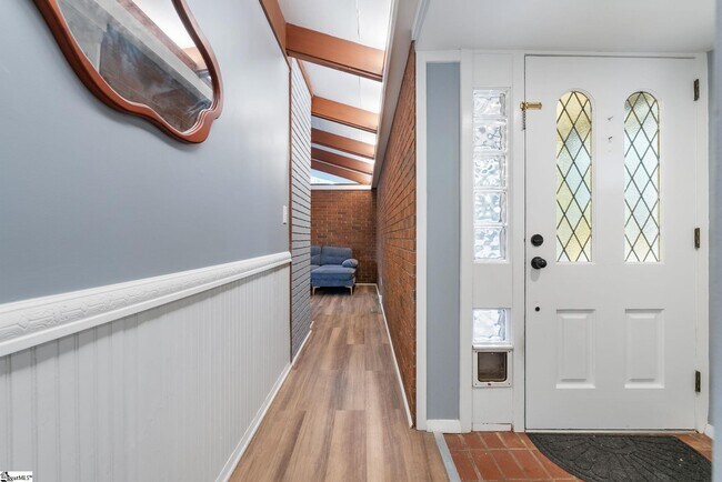 Foto del edificio - 103 Robinall Dr