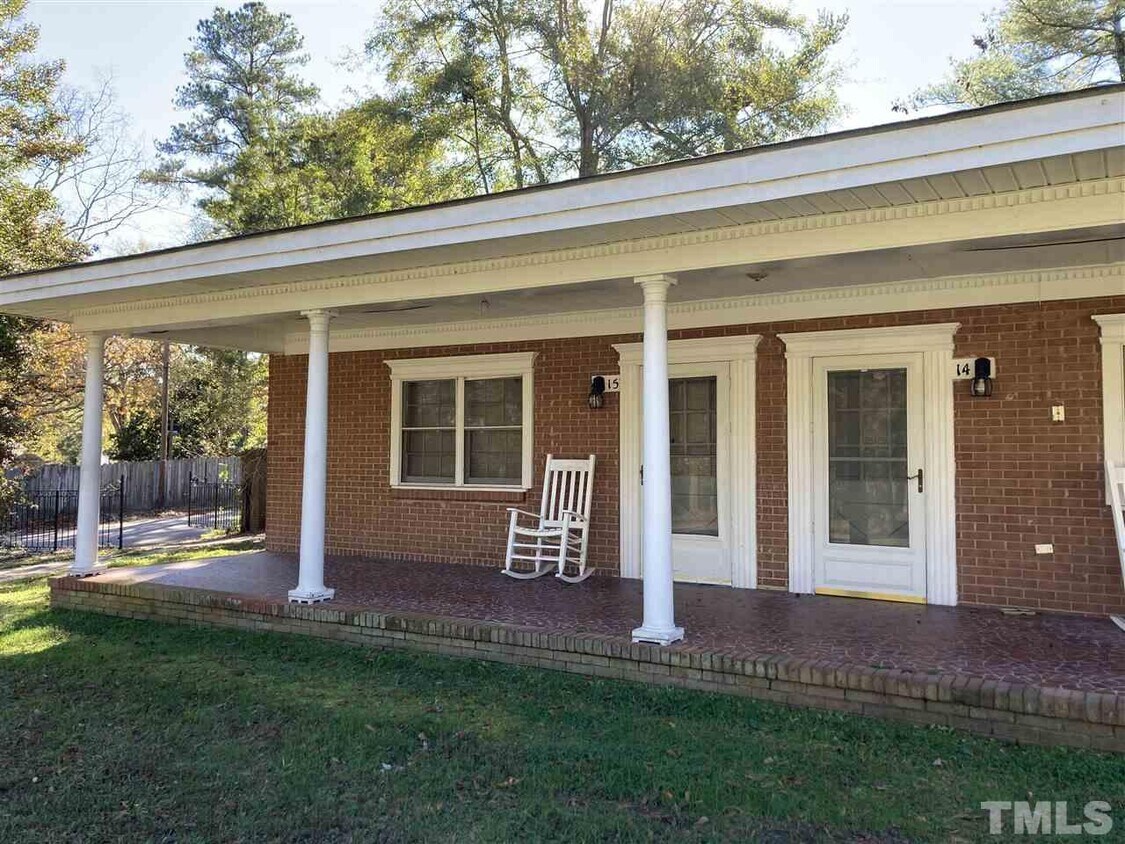 Primary Photo - 301 Sunset Dr