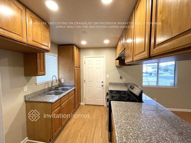 Building Photo - 4860 Teakwood Dr