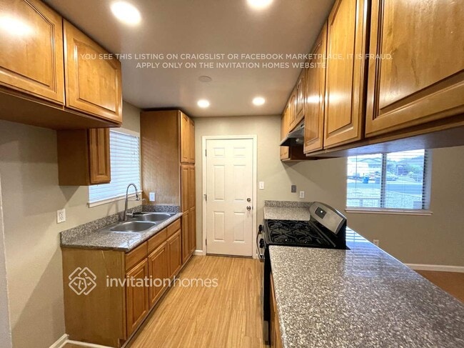 Foto del edificio - 4860 Teakwood Dr