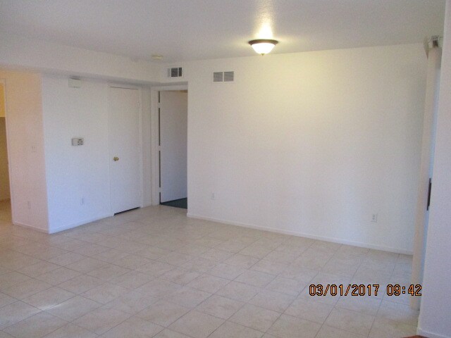 Foto del edificio - 4555 E Sahara Ave