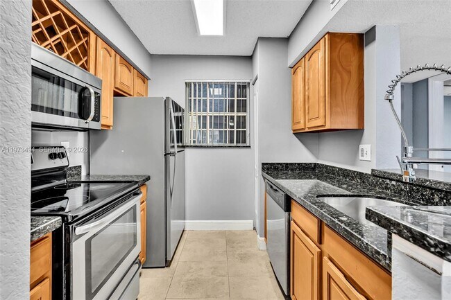 Foto del edificio - 2810 N Oakland Forest Dr