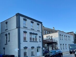Building Photo - 1000 N Wood St