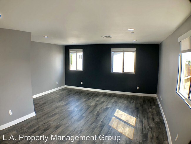 Foto del edificio - 729 1/2 W 76th St