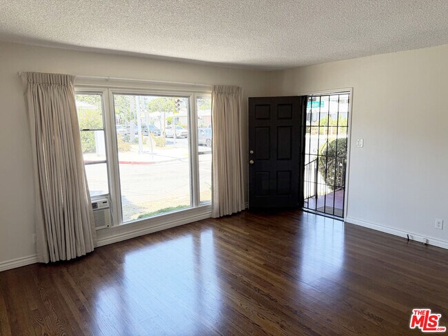 Foto del edificio - 3901 Sawtelle Blvd