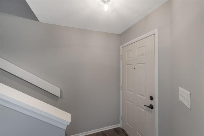 Building Photo - 424 Club Dr
