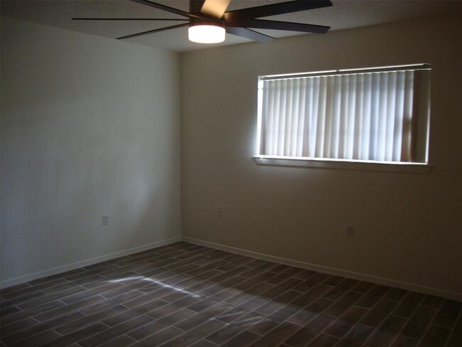Building Photo - 7823 Larkspur Dr
