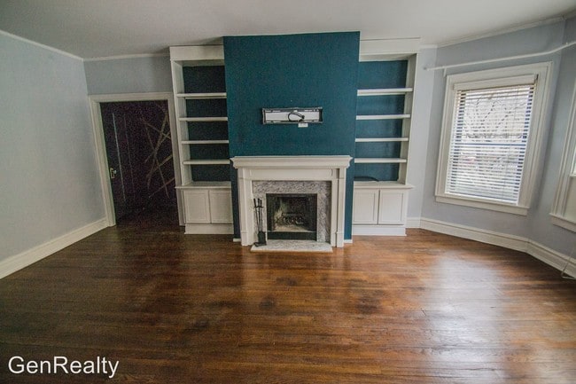 Building Photo - 547 W Brompton Ave