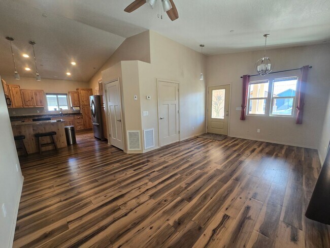 Foto del edificio - Unfurnished, 1-Year Long-Term Rental
