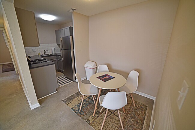 Foto del interior - Hemingway Heights - 3635-3645 Warwick Blvd