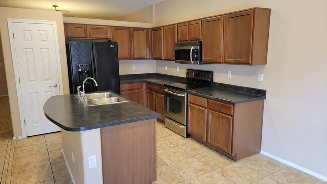 Building Photo - 760 W Agrarian Hills Dr
