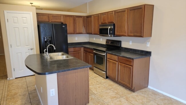Foto del edificio - 760 W Agrarian Hills Dr