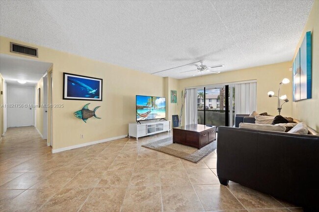 Foto del edificio - 1014 Green Pine Blvd