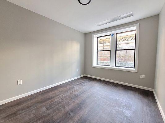 Foto del edificio - 3 bedroom in Bronx NY 10458