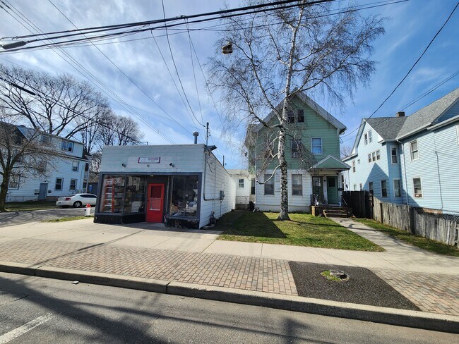 Foto del edificio - 224 Campbell Ave