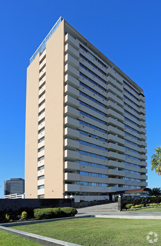 Primary Photo - Conquistador High Rise Apartments