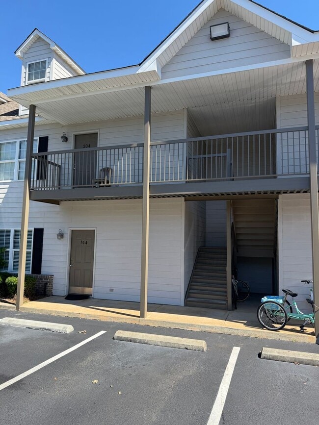 Building Photo - 303 N Ross St