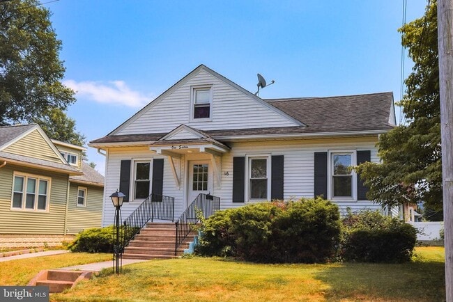 Building Photo - 116-E E Clinton Ave