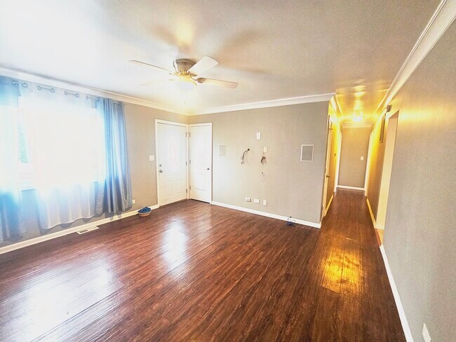 Building Photo - 508 Tanglewood Dr