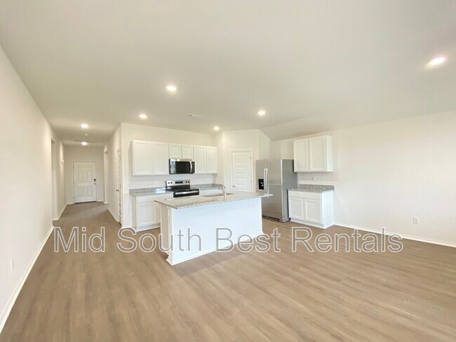 Foto del edificio - 45 Kelton Ln