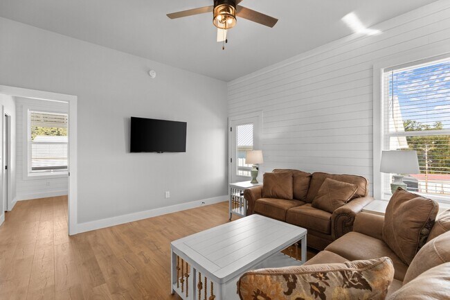 Foto del edificio - 1925 Lakeshore Dr