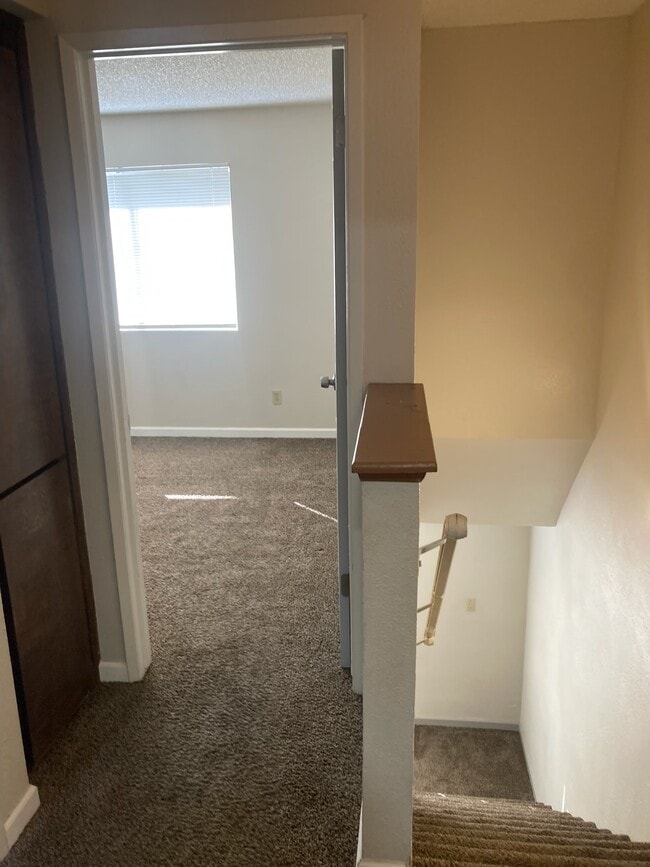 Building Photo - 1099 Stonegate Cove Dr