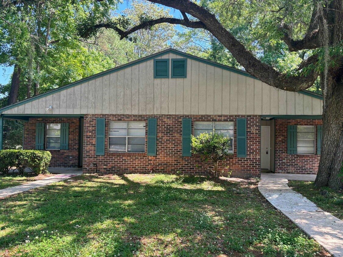 Foto principal - 2483 Chateau Ln