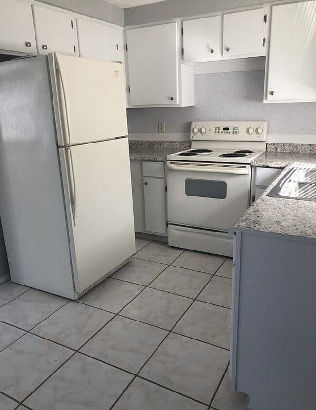 Building Photo - 218 60th Avenue Dr W