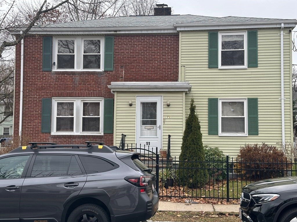 Primary Photo - 11 Meadowbank Ave