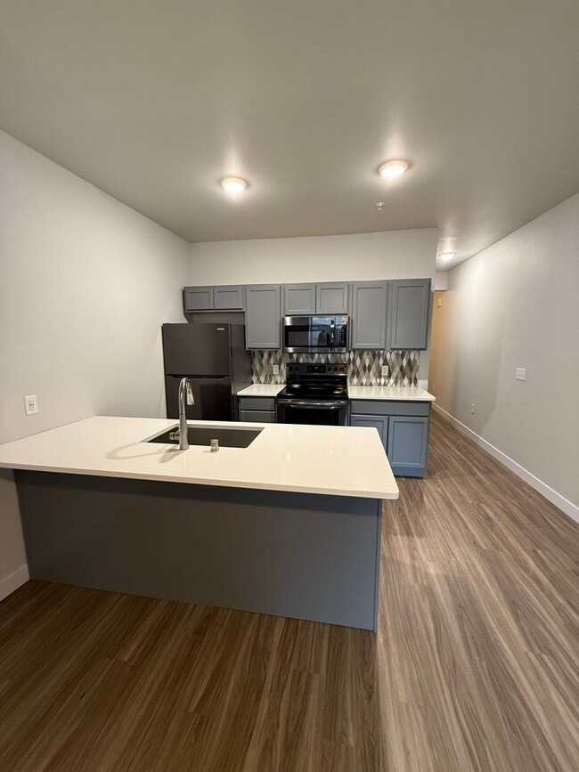 Interior Photo - Seven1Five