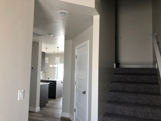 Building Photo - Reduced Rent Modern 3 Bedroom Home for Rent