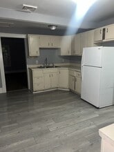 Building Photo - 423 W Marion St