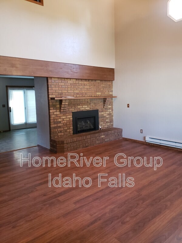 Building Photo - 1545 Bluebird Ln