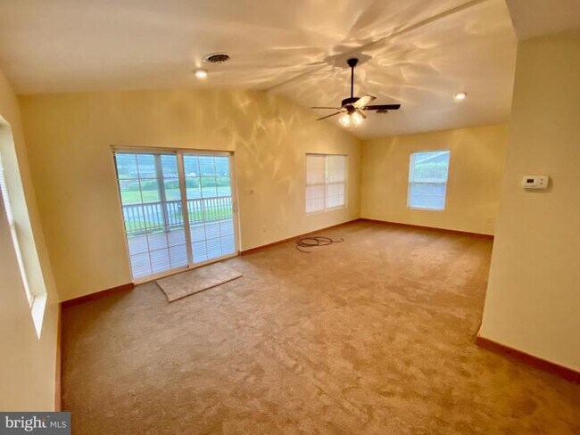 Building Photo - 2 bedroom in Robesonia PA 19551