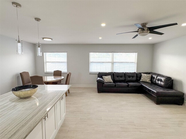 Building Photo - 4541 N Ocean Dr