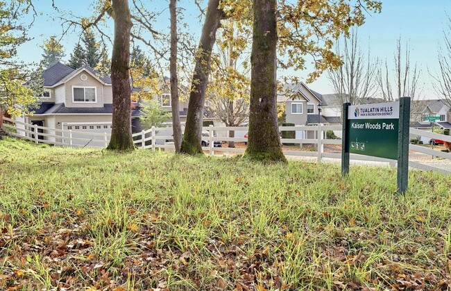 Building Photo - 6444 NW Starflower Dr