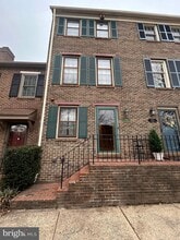 Building Photo - 1202 W Abingdon Dr