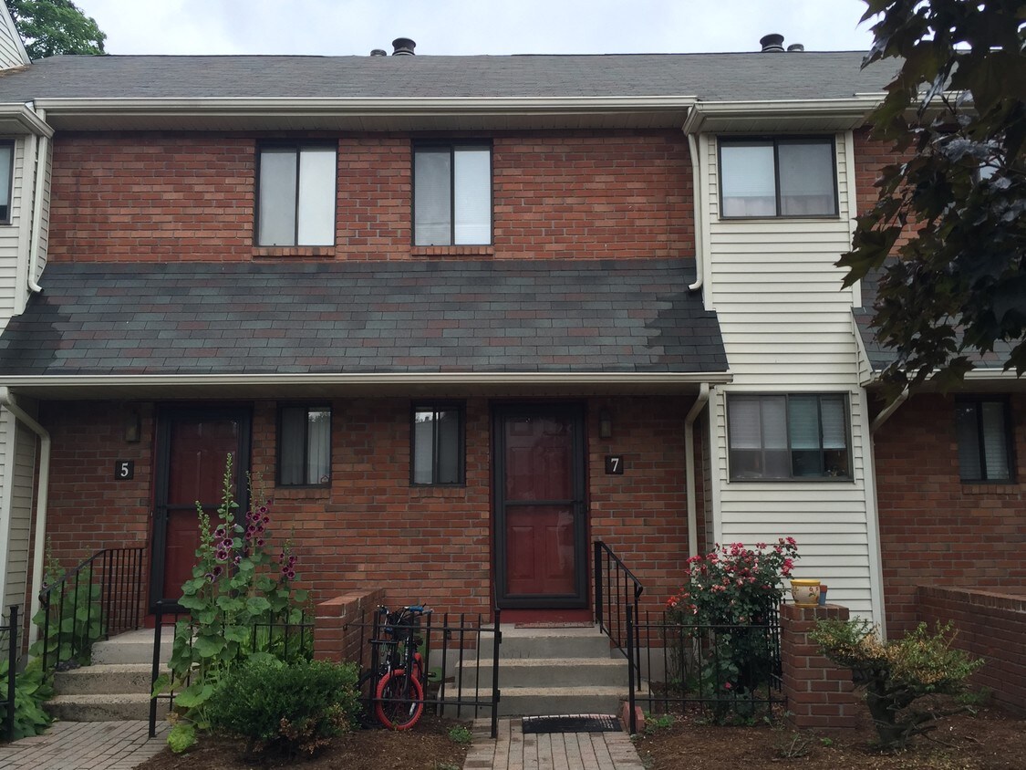 7 Kingsley Ct, West Hartford, CT 06110 Condo for Rent in West