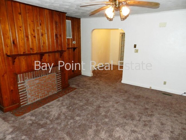 Building Photo - 211 Maycox Ave