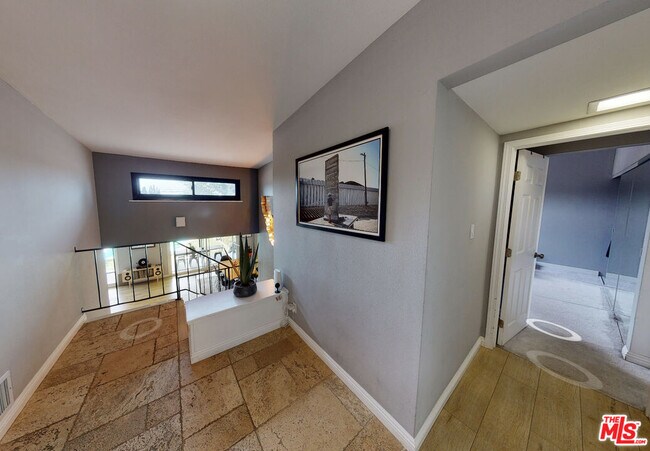 Foto del edificio - 4564 W 132nd St