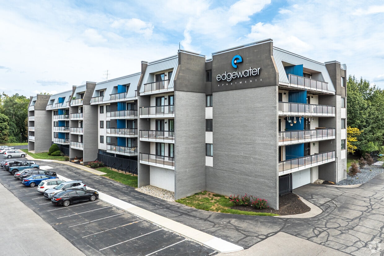 Primary Photo - Edgewater Apartments